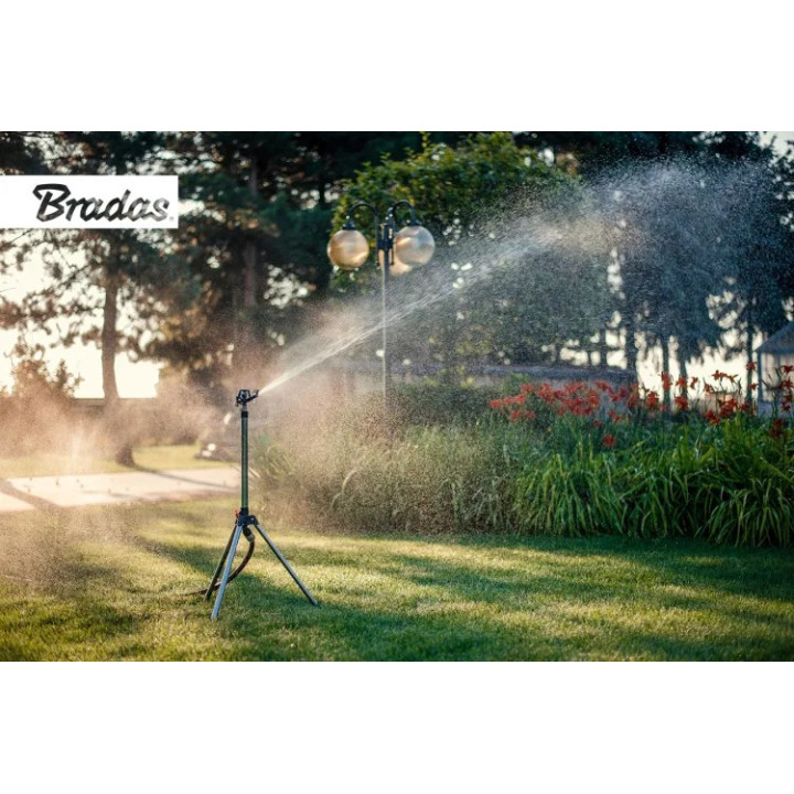 Kalapácsos szektoros szórófej állványon