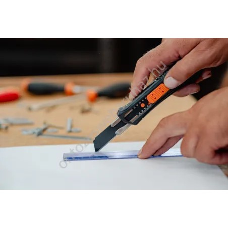 Tapétavágó kés 18mm (DIY-KN1823)